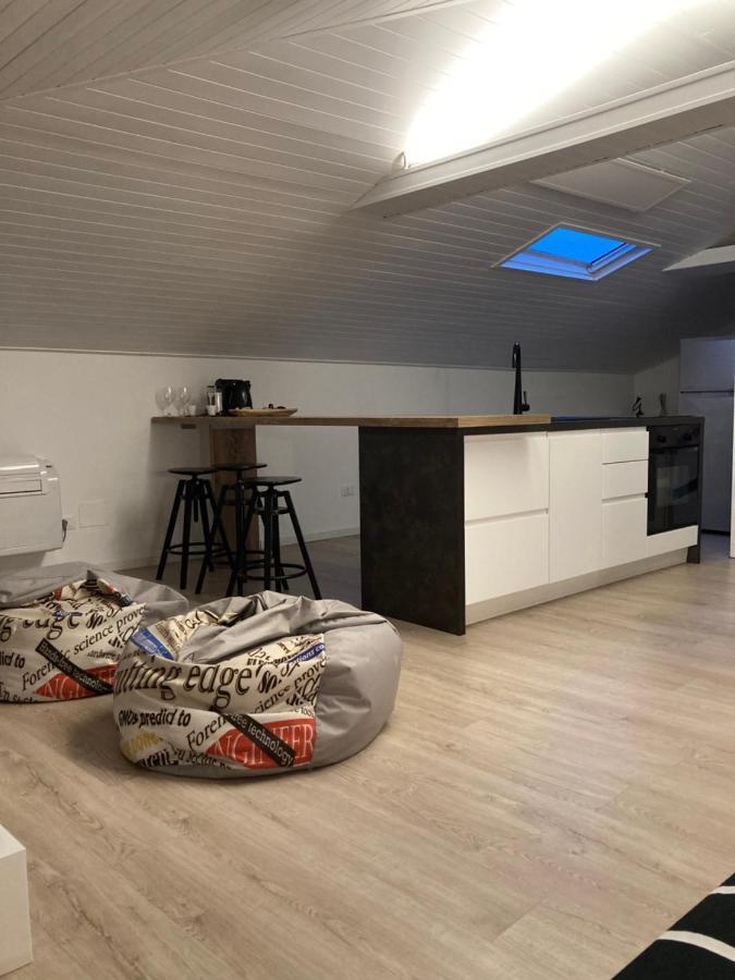 La Mansarda Di Juliette Appartement Desenzano del Garda Buitenkant foto
