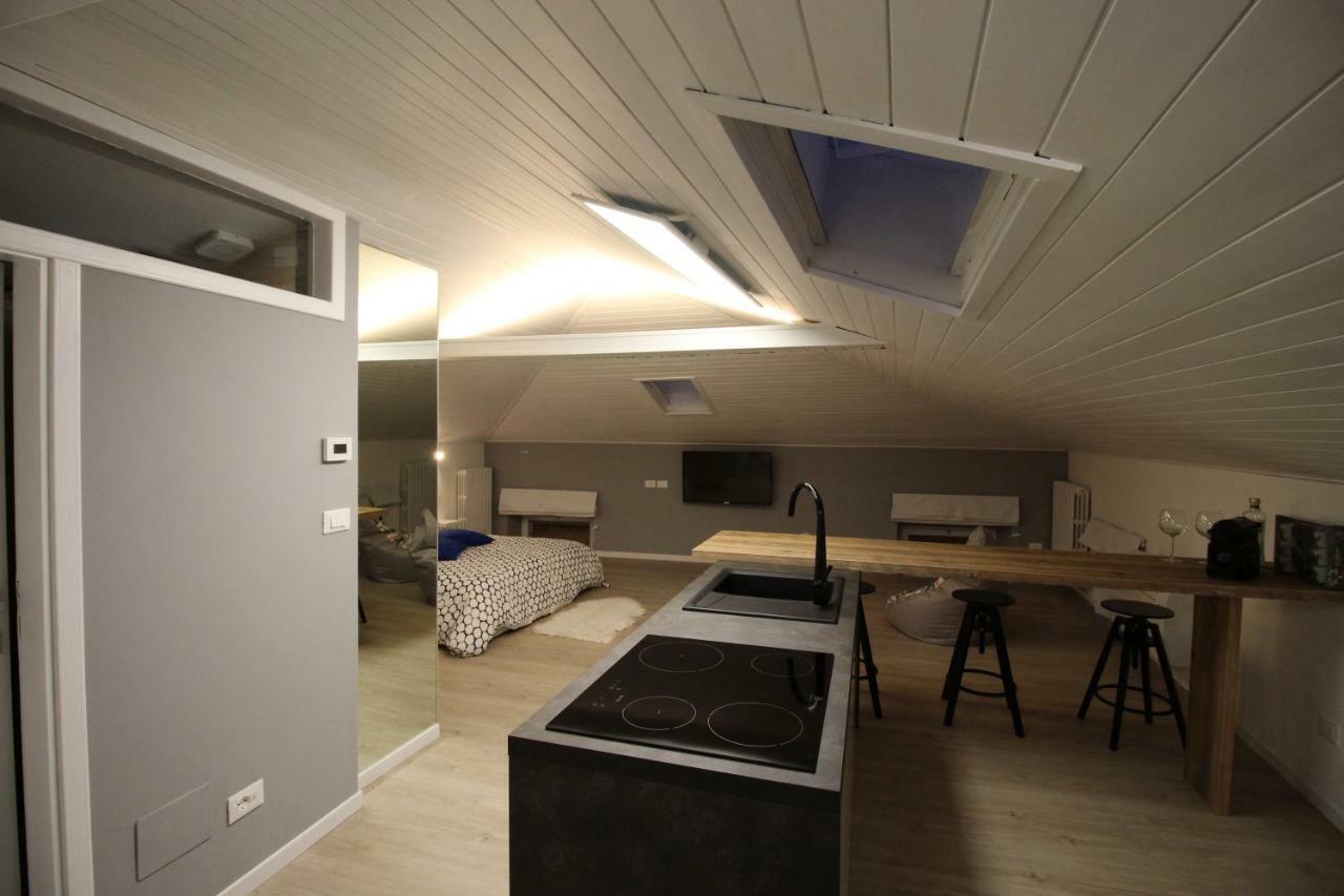 La Mansarda Di Juliette Appartement Desenzano del Garda Buitenkant foto