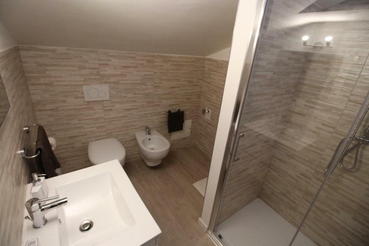 La Mansarda Di Juliette Appartement Desenzano del Garda Buitenkant foto
