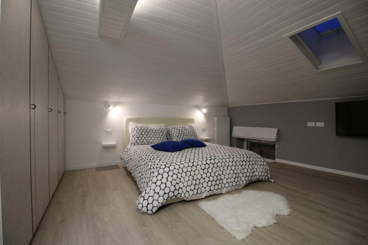 La Mansarda Di Juliette Appartement Desenzano del Garda Buitenkant foto