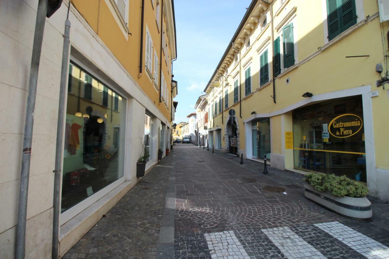 La Mansarda Di Juliette Appartement Desenzano del Garda Buitenkant foto