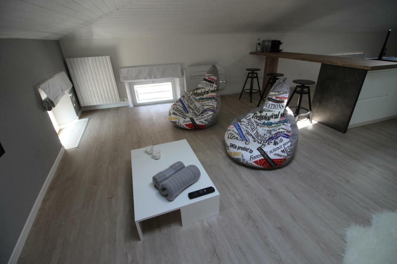 La Mansarda Di Juliette Appartement Desenzano del Garda Buitenkant foto