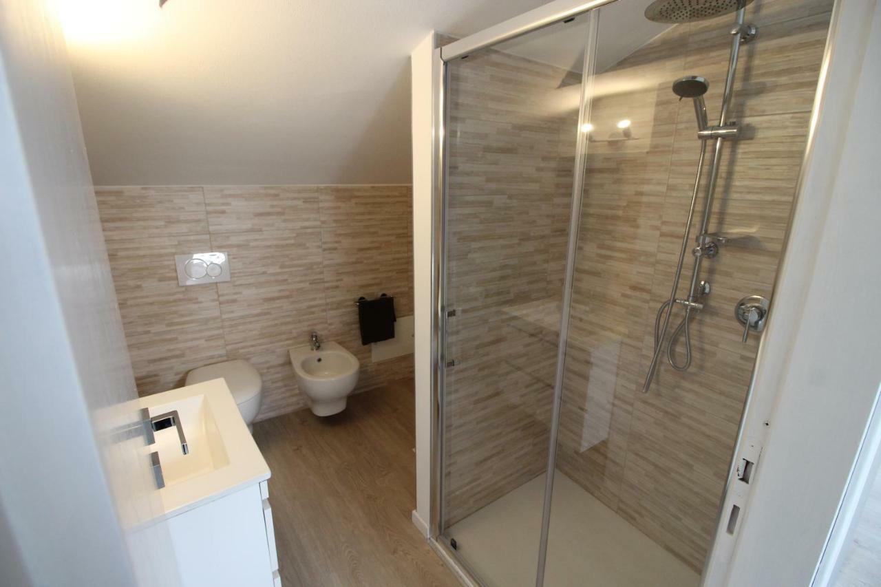 La Mansarda Di Juliette Appartement Desenzano del Garda Buitenkant foto