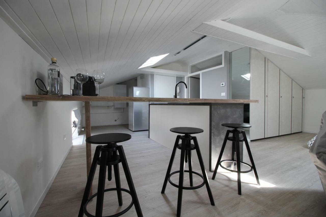 La Mansarda Di Juliette Appartement Desenzano del Garda Buitenkant foto
