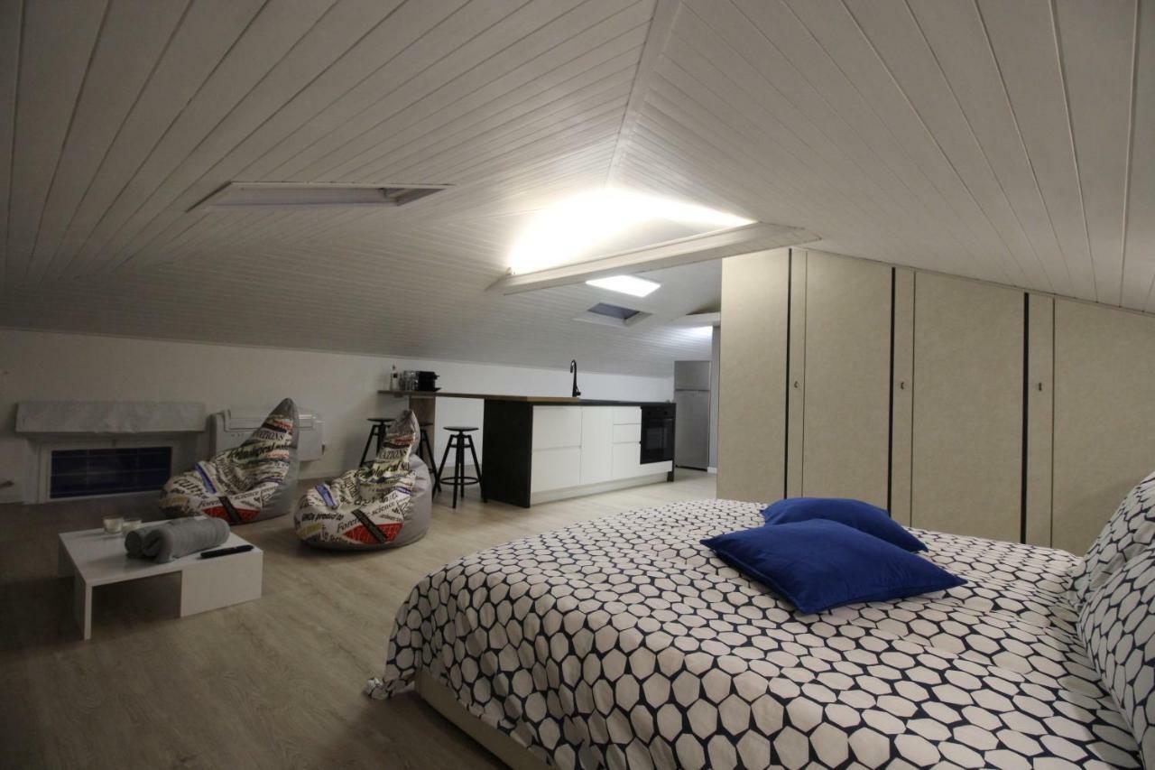 La Mansarda Di Juliette Appartement Desenzano del Garda Buitenkant foto