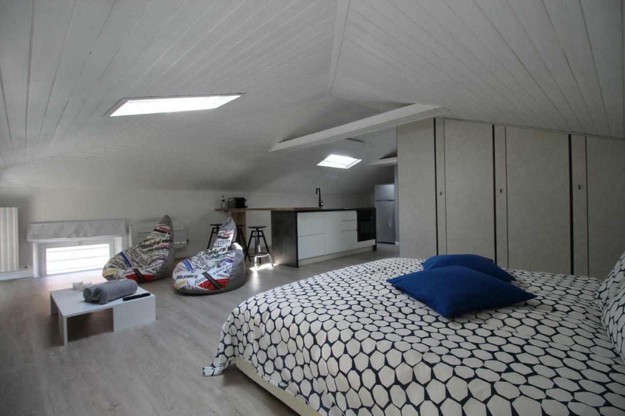 La Mansarda Di Juliette Appartement Desenzano del Garda Buitenkant foto