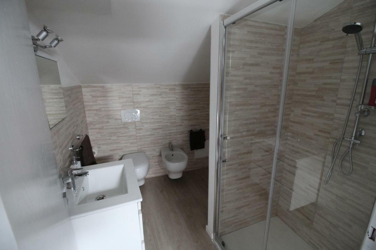 La Mansarda Di Juliette Appartement Desenzano del Garda Buitenkant foto