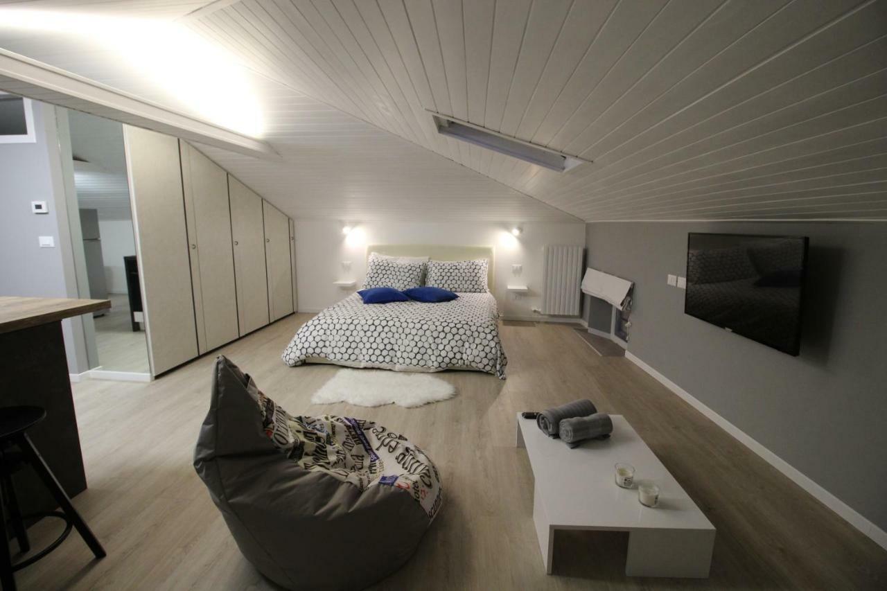 La Mansarda Di Juliette Appartement Desenzano del Garda Buitenkant foto