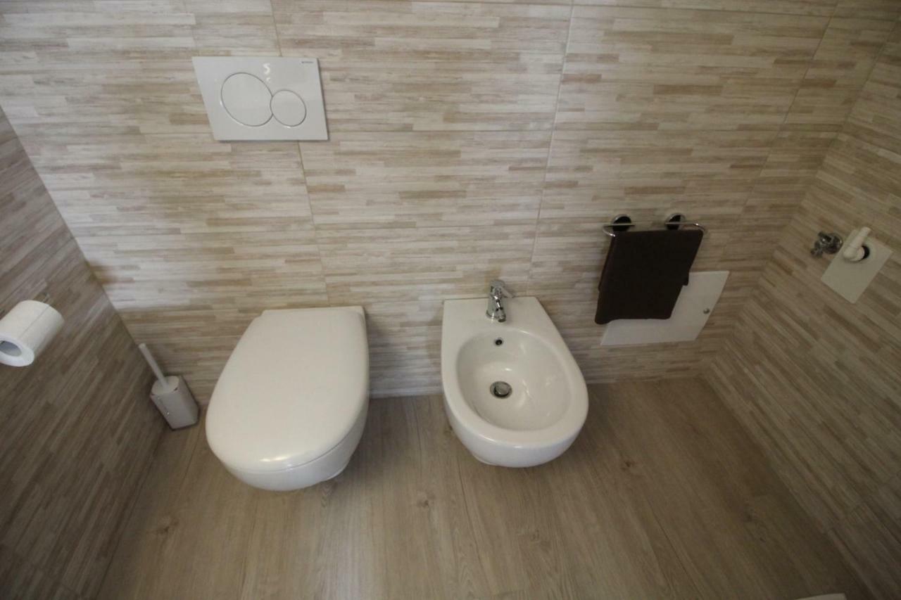 La Mansarda Di Juliette Appartement Desenzano del Garda Buitenkant foto