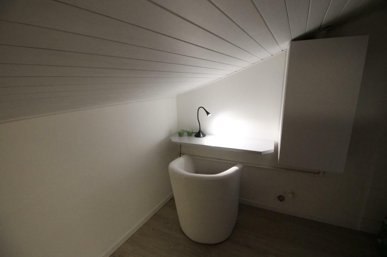 La Mansarda Di Juliette Appartement Desenzano del Garda Buitenkant foto