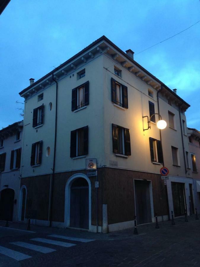 La Mansarda Di Juliette Appartement Desenzano del Garda Buitenkant foto