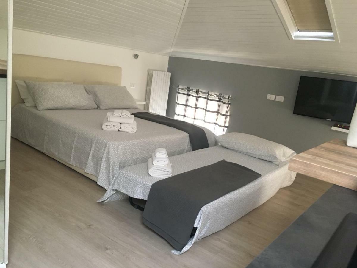 La Mansarda Di Juliette Appartement Desenzano del Garda Buitenkant foto