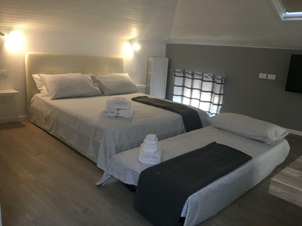 La Mansarda Di Juliette Appartement Desenzano del Garda Buitenkant foto