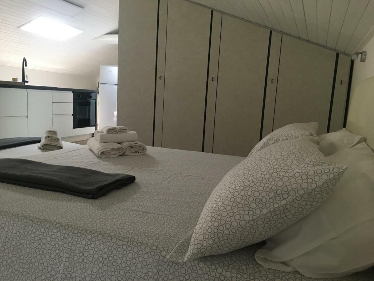 La Mansarda Di Juliette Appartement Desenzano del Garda Buitenkant foto